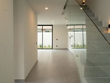 HERMOSA CASA EN VENTA A ESTRENAR PARQUES VALLARTA