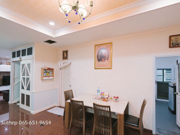 Hot Deal! Only 7.9 Million Baht Corner 2-storey detached house with built-in furniture, move-in ready, located in Plearnjai Village 2, near Laemtong S