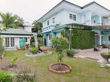 Hot Deal! Only 7.9 Million Baht Corner 2-storey detached house with built-in furniture, move-in ready, located in Plearnjai Village 2, near Laemtong S