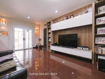 Hot Deal! Only 7.9 Million Baht Corner 2-storey detached house with built-in furniture, move-in ready, located in Plearnjai Village 2, near Laemtong S
