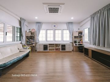 Hot Deal! Only 7.9 Million Baht Corner 2-storey detached house with built-in furniture, move-in ready, located in Plearnjai Village 2, near Laemtong S