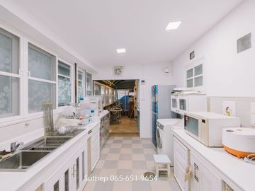 Hot Deal! Only 7.9 Million Baht Corner 2-storey detached house with built-in furniture, move-in ready, located in Plearnjai Village 2, near Laemtong S