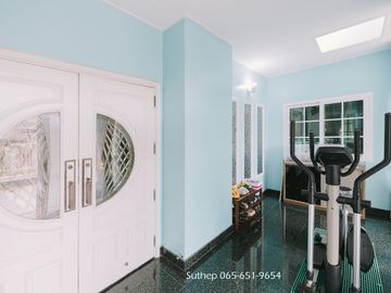 Hot Deal! Only 7.9 Million Baht Corner 2-storey detached house with built-in furniture, move-in ready, located in Plearnjai Village 2, near Laemtong S
