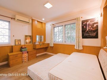 Hot Deal! Only 7.9 Million Baht Corner 2-storey detached house with built-in furniture, move-in ready, located in Plearnjai Village 2, near Laemtong S