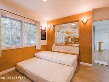 Hot Deal! Only 7.9 Million Baht Corner 2-storey detached house with built-in furniture, move-in ready, located in Plearnjai Village 2, near Laemtong S