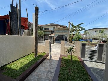 DASMARINAS SINGLE ATTACHED HOUSE AND LOT WITH BALCONY ALONG GOVERNOR'S DRIVE