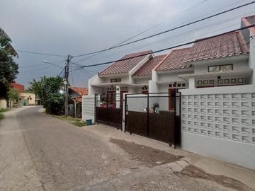 For Sale House in Depok Bedahan on the Side of Bungsan Highway SHM