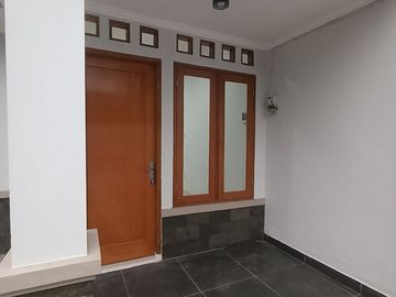 For Sale House in Depok Bedahan on the Side of Bungsan Highway SHM