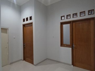 For Sale House in Depok Bedahan on the Side of Bungsan Highway SHM