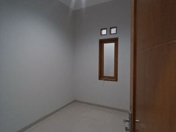 For Sale House in Depok Bedahan on the Side of Bungsan Highway SHM