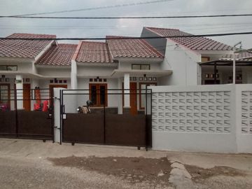 For Sale House in Depok Bedahan on the Side of Bungsan Highway SHM