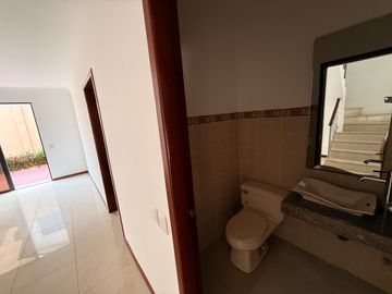 VENDO CASA EN SAMBORONDON CIUDAD CELESTE 4 DORMITORIOS.