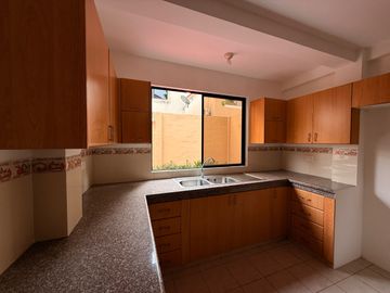 VENDO CASA EN SAMBORONDON CIUDAD CELESTE 4 DORMITORIOS.