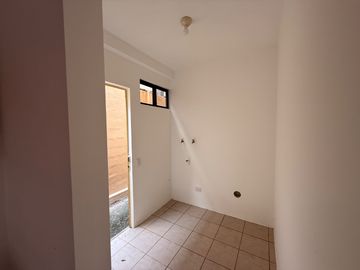 VENDO CASA EN SAMBORONDON CIUDAD CELESTE 4 DORMITORIOS.