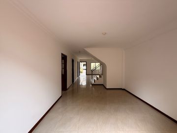 VENDO CASA EN SAMBORONDON CIUDAD CELESTE 4 DORMITORIOS.