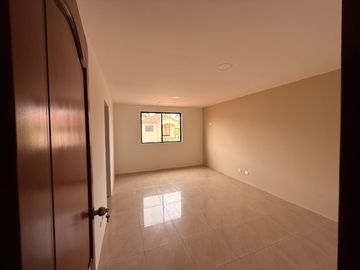 VENDO CASA EN SAMBORONDON CIUDAD CELESTE 4 DORMITORIOS.
