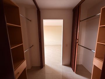 VENDO CASA EN SAMBORONDON CIUDAD CELESTE 4 DORMITORIOS.