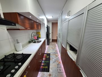 VENDO AMPLIO EN 1ER PISO EN 28 de Julio MIRAFLORES