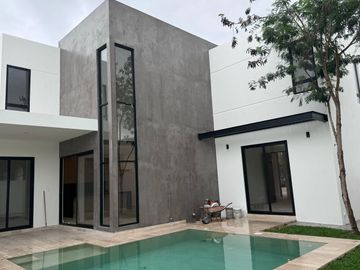 ESTRENA CASA DE 5 RECAMARAS EN LA MEJOR ZONA DE MERIDA
