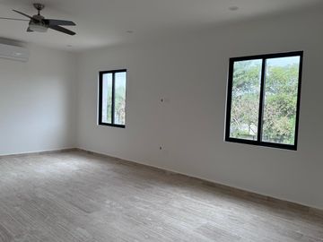 ESTRENA CASA DE 5 RECAMARAS EN LA MEJOR ZONA DE MERIDA