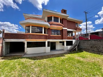 Casa Comercial en Venta Sector Vía al Mall de Racar Cuenca