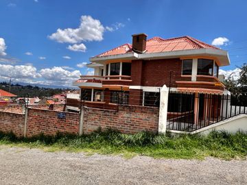 Casa Comercial en Venta Sector Vía al Mall de Racar Cuenca