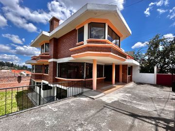 Casa Comercial en Venta Sector Vía al Mall de Racar Cuenca