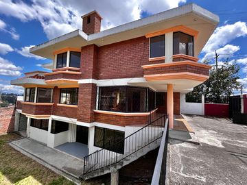 Casa Comercial en Venta Sector Vía al Mall de Racar Cuenca