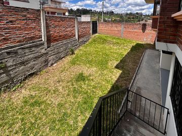 Casa Comercial en Venta Sector Vía al Mall de Racar Cuenca