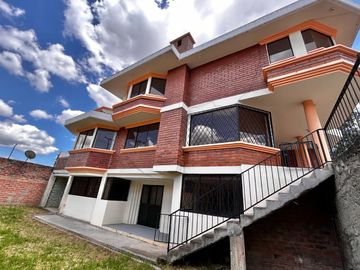 Casa Comercial en Venta Sector Vía al Mall de Racar Cuenca