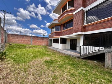 Casa Comercial en Venta Sector Vía al Mall de Racar Cuenca