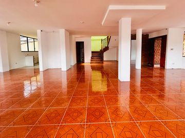 Casa Comercial en Venta Sector Vía al Mall de Racar Cuenca