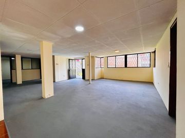 Casa Comercial en Venta Sector Vía al Mall de Racar Cuenca