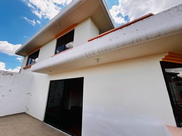 Casa Comercial en Venta Sector Vía al Mall de Racar Cuenca