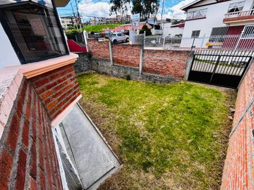 Casa Comercial en Venta Sector Vía al Mall de Racar Cuenca