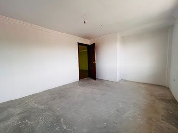Casa Comercial en Venta Sector Vía al Mall de Racar Cuenca