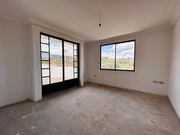 Casa Comercial en Venta Sector Vía al Mall de Racar Cuenca