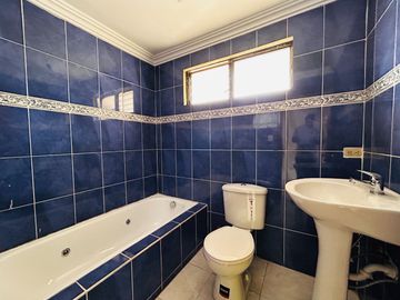 Casa Comercial en Venta Sector Vía al Mall de Racar Cuenca