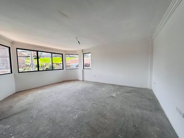 Casa Comercial en Venta Sector Vía al Mall de Racar Cuenca