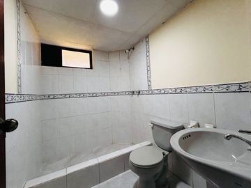 Casa Comercial en Venta Sector Vía al Mall de Racar Cuenca