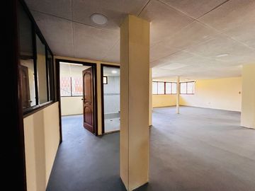 Casa Comercial en Venta Sector Vía al Mall de Racar Cuenca