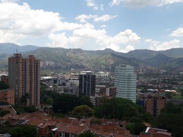 Amplio apartamento cerca a Carulla Palmas, fácil acceso!