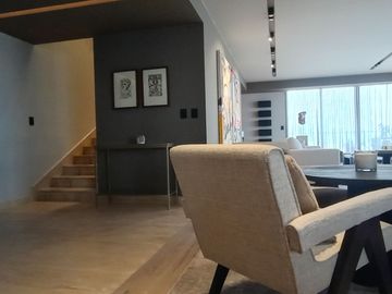 Venta PH de lujo AMUEBLADO con 3 TERRAZAS en Bosque Real
