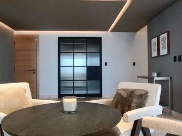 Venta PH de lujo AMUEBLADO con 3 TERRAZAS en Bosque Real