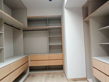 Venta PH de lujo AMUEBLADO con 3 TERRAZAS en Bosque Real