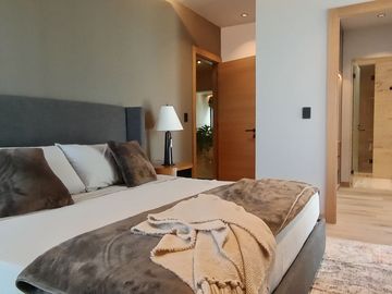 Venta PH de lujo AMUEBLADO con 3 TERRAZAS en Bosque Real