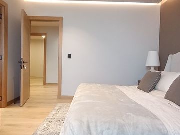Venta PH de lujo AMUEBLADO con 3 TERRAZAS en Bosque Real