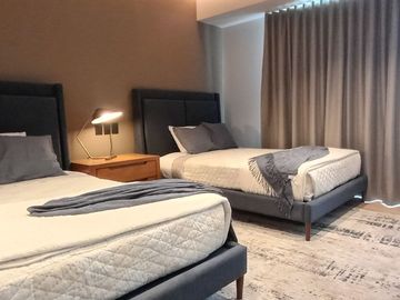 Venta PH de lujo AMUEBLADO con 3 TERRAZAS en Bosque Real