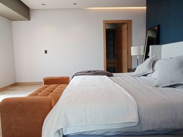 Venta PH de lujo AMUEBLADO con 3 TERRAZAS en Bosque Real