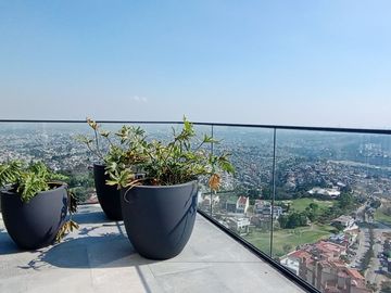 Venta PH de lujo AMUEBLADO con 3 TERRAZAS en Bosque Real